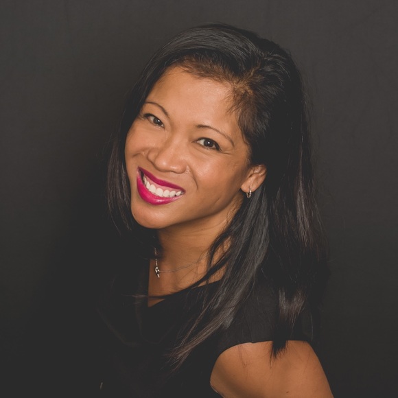 Meet your Posher, Arlene 💕 - Picture 3 of 6